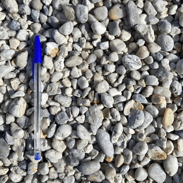 Galet blanc bleu